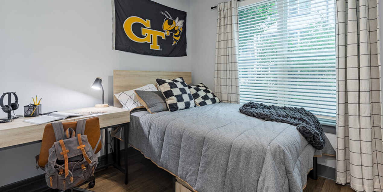 A bedroom with a desk